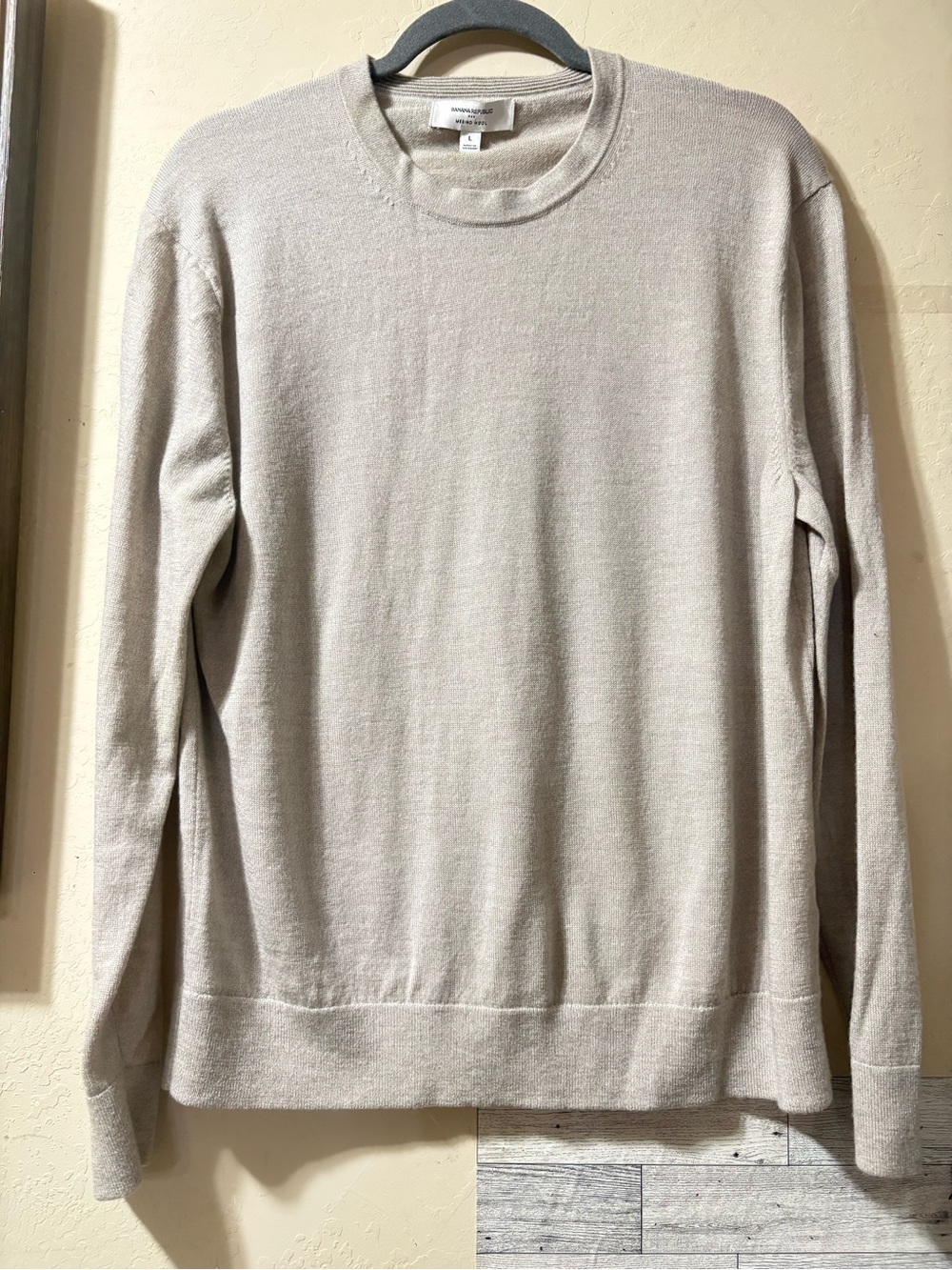 Banana Republic Men's Crewneck Sweater in Light Beige